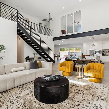 Modern Dreamland In Old Town Vila